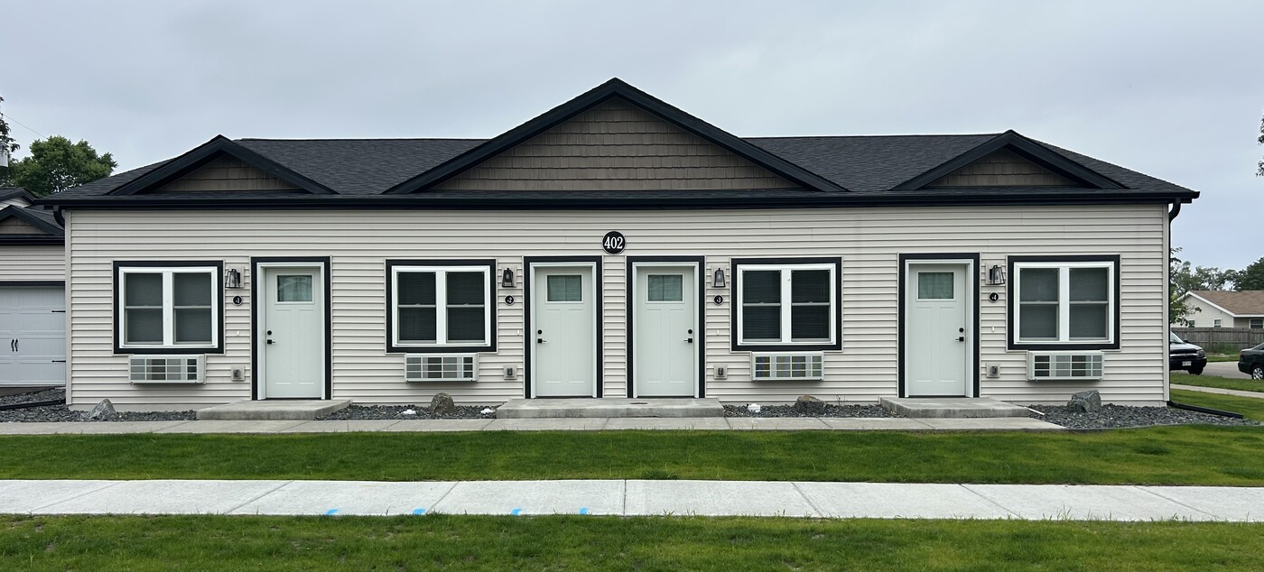 402 4th St E, Unit 402 4th Street E in Altoona, WI - Building Photo
