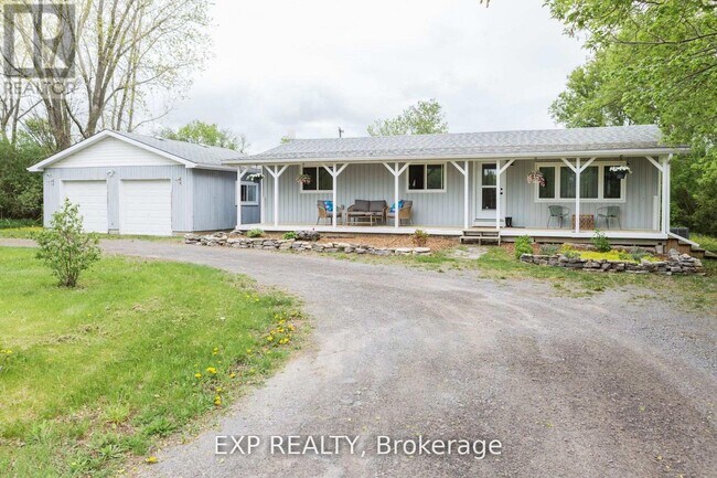 825 County Rd 8 in Prince Edward, ON - Building Photo - Building Photo
