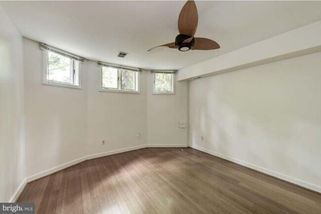 2506 Cliffbourne Pl NW, Unit APT B in Washington, DC - Building Photo - Building Photo