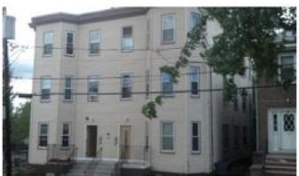 60 Bellingham St in Chelsea, MA - Building Photo