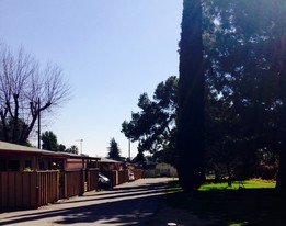 Juniper Villa Apartments in Colton, CA - Foto de edificio - Building Photo