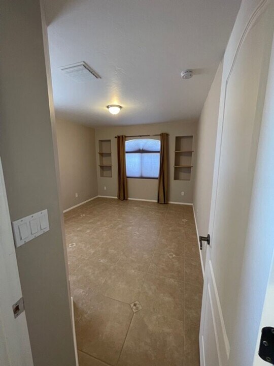 2407 W Golden Hills Rd in Tucson, AZ - Building Photo