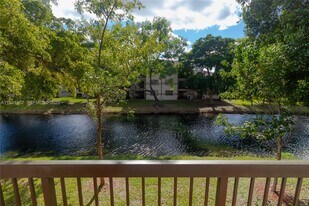 9962 Nob Hill Pl in Sunrise, FL - Building Photo