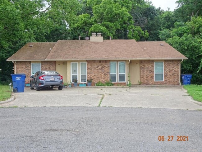 property at 905 Aspen Ct