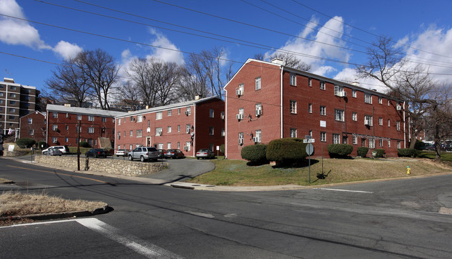 Rahill Apartments in Arlington, VA - Building Photo - Building Photo