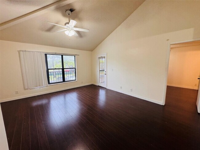 4090 N Pine Island Rd in Sunrise, FL - Building Photo - Building Photo