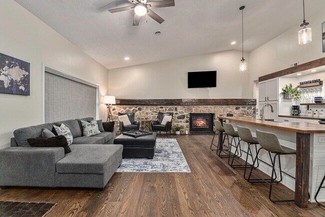 2506 J Maddy Pky, Unit Suite 2 - Cottage in Interlochen, MI - Building Photo - Building Photo