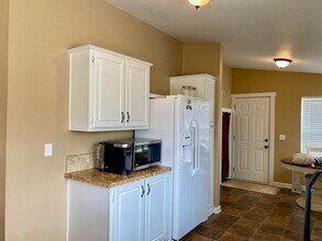 13680 S Mueller Rd in Oregon City, OR - Building Photo - Building Photo