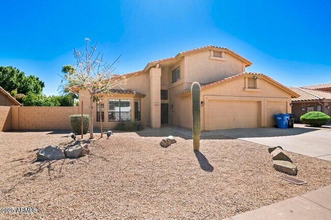 property at 5513 E Grovers Ave