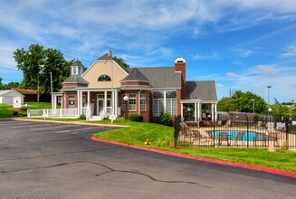 Ashley Square in Des Moines, IA - Foto de edificio - Building Photo