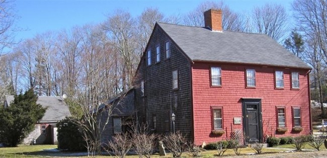 71 Main St in Sandwich, MA - Foto de edificio - Building Photo