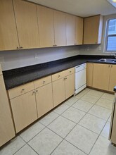 7023 Oakwood Dr in New Port Richey, FL - Foto de edificio - Building Photo