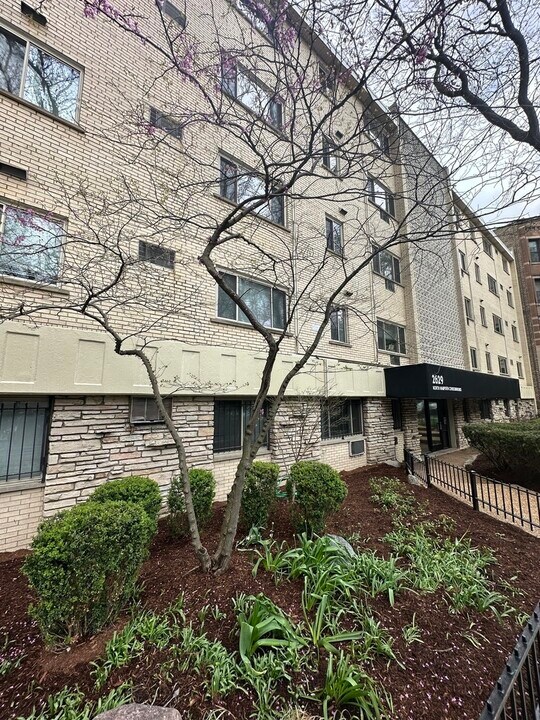2629 N Hampden Ct in Chicago, IL - Building Photo