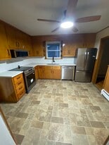 99 Lyons St, Unit Lyons St in Springfield, MA - Building Photo