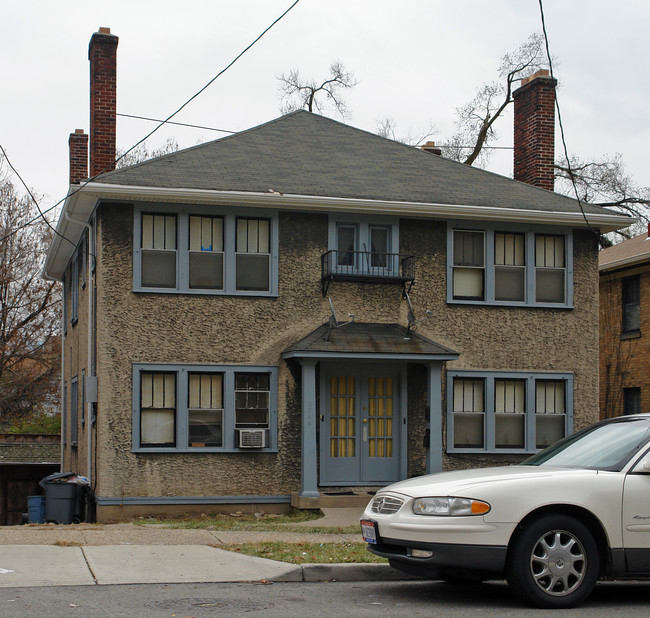 2046 Highland Ave in Cincinnati, OH - Building Photo - Building Photo