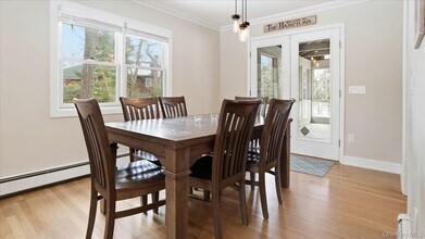 3 Robins Nest Ln in Hampton Bays, NY - Building Photo - Building Photo