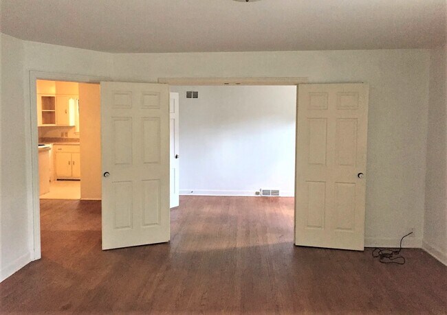 354 Ferson Ave in Iowa City, IA - Building Photo - Building Photo