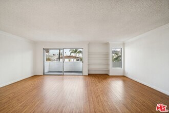 131 Orlando Ave in Los Angeles, CA - Foto de edificio - Building Photo