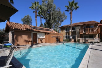 The Villas at Camino Bernardo in San Diego, CA - Foto de edificio - Building Photo