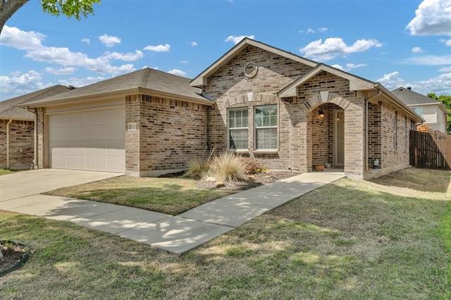 1905 Nightingale Dr in Aubrey, TX - Foto de edificio - Building Photo
