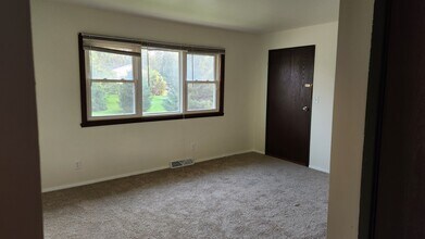 1028 Meadow St in Watertown, WI - Building Photo - Building Photo