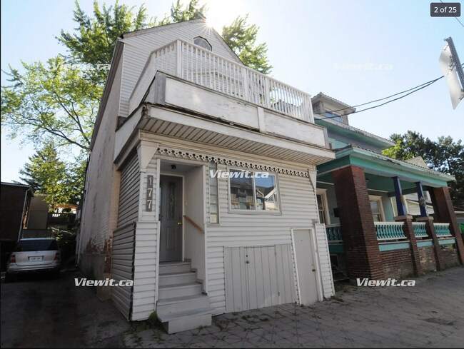 177 Woodbine Ave in Toronto, ON - Building Photo - Building Photo