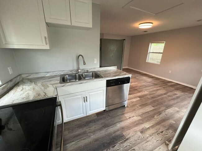 701 Tropic St in Titusville, FL - Foto de edificio - Building Photo