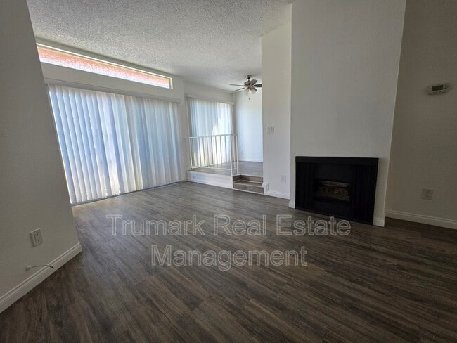 14605 Burbank Blvd in Los Angeles, CA - Building Photo - Building Photo