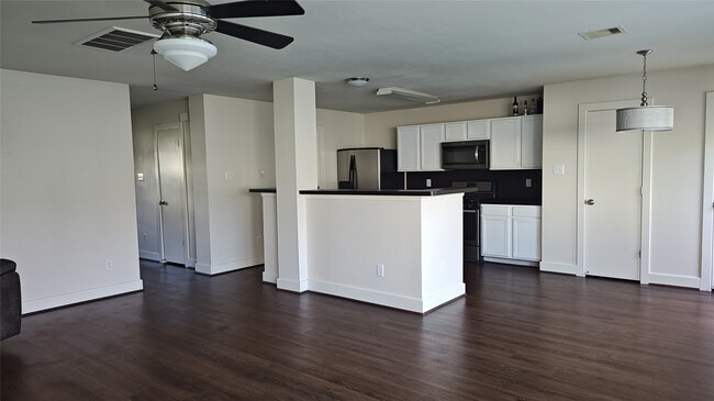 11734 Chanteloup Dr in Houston, TX - Building Photo - Building Photo