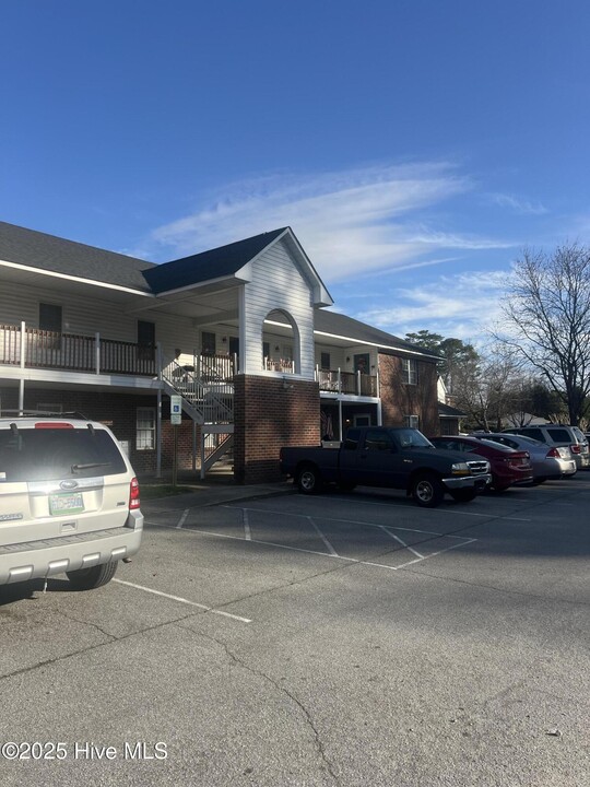 1875 Wellons Dr in Greenville, NC - Foto de edificio