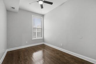 914 W Montrose Ave, Unit 906-2 in Chicago, IL - Building Photo - Building Photo