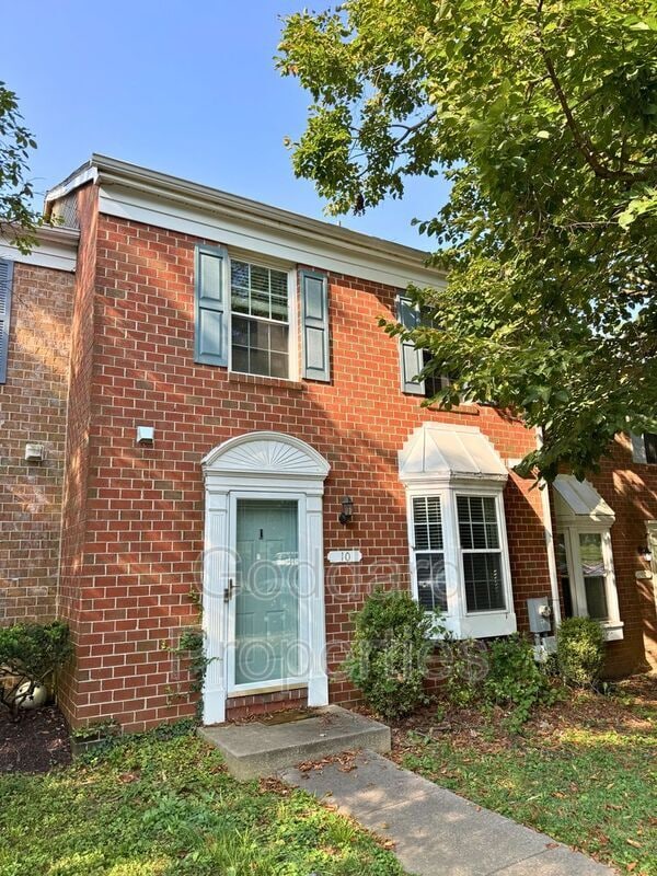 property at 10 Hamlet Dr