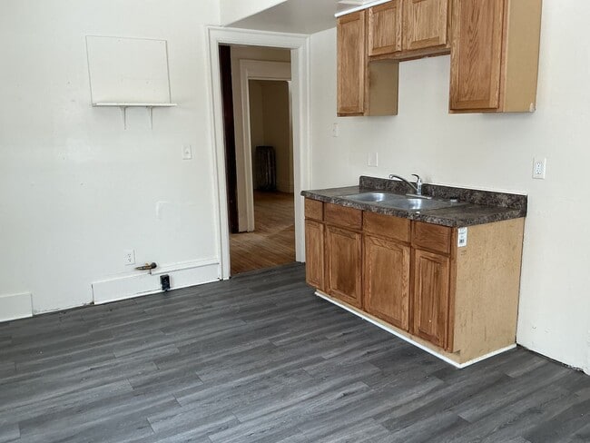 property at 3312 W Mt Vernon Ave