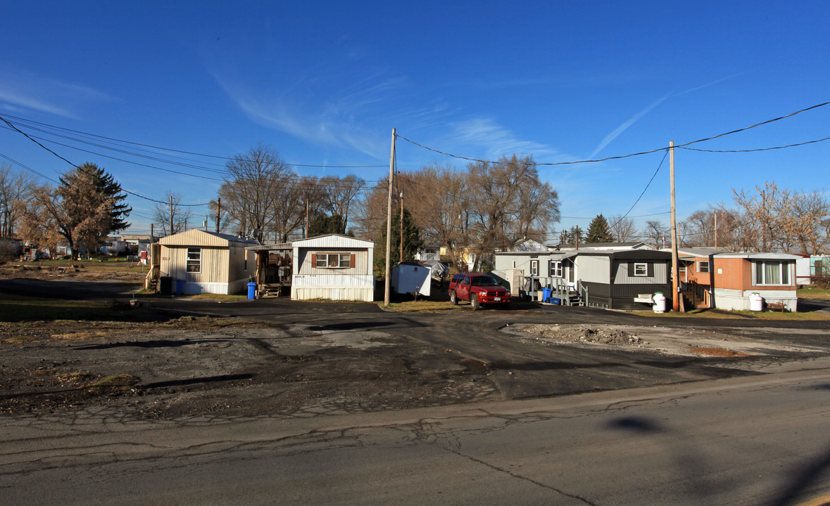 Foland Mobile Home Park in Syracuse, NY - Building Photo