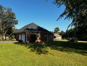 71 Frances Cir in Lumberton, NC - Foto de edificio - Building Photo