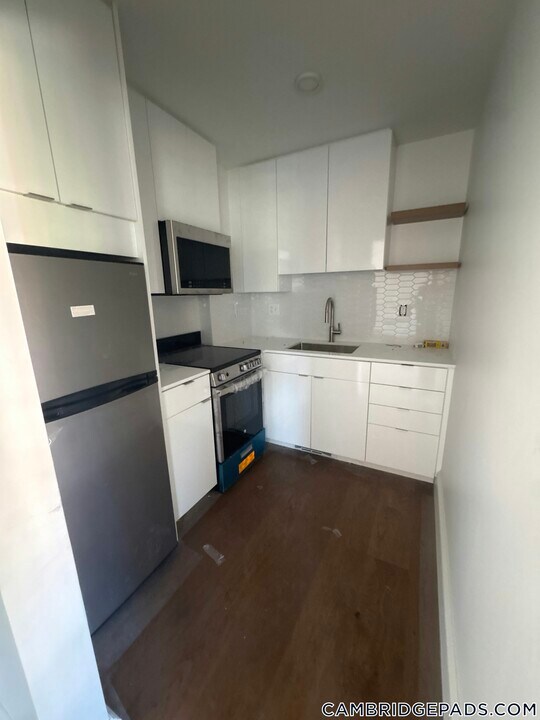 1200 Massachusetts Ave in Cambridge, MA - Building Photo