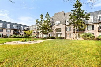 5200 Carriage Way Dr in Rolling Meadows, IL - Building Photo - Building Photo