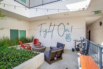 Oasis at the ROW in Los Angeles, CA - Foto de edificio - Building Photo