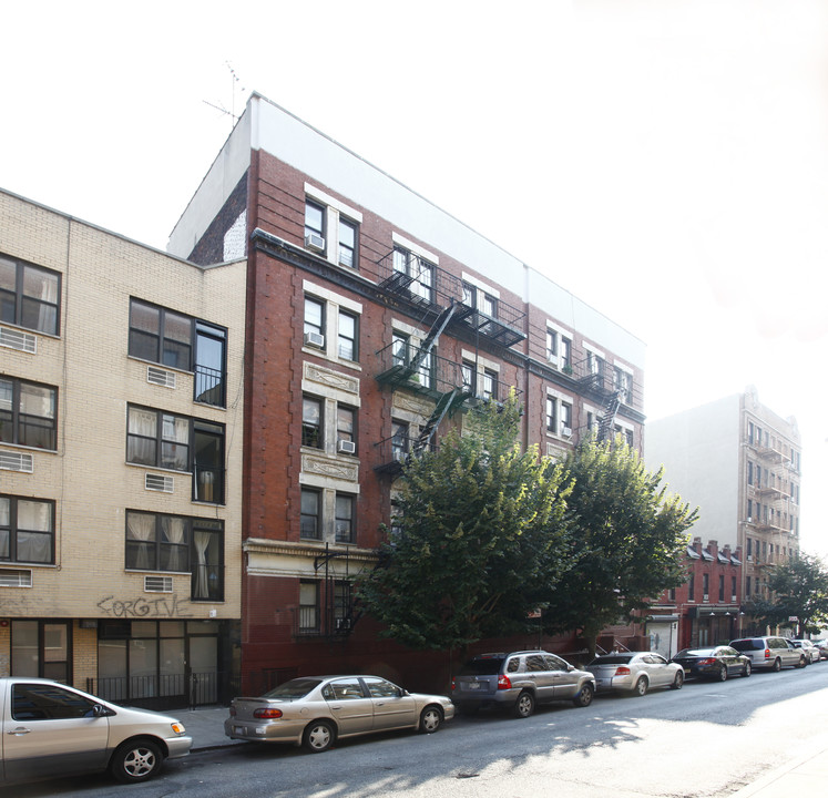 239 S 1st St in Brooklyn, NY - Building Photo