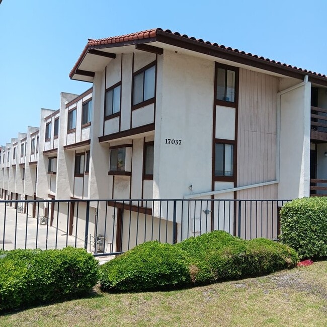 17037 S Vermont Ave in Gardena, CA - Building Photo - Building Photo