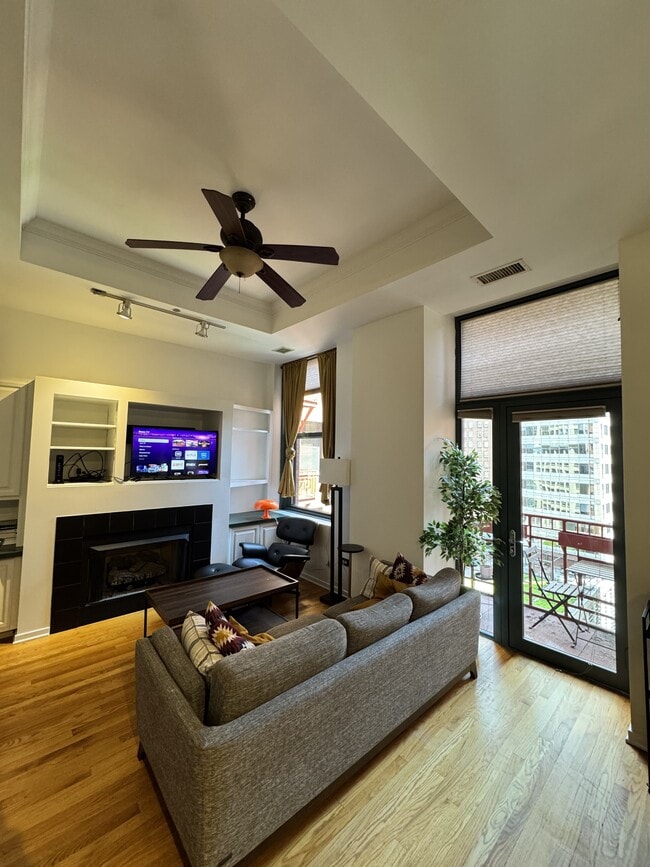 208 W Washington St in Chicago, IL - Building Photo - Building Photo
