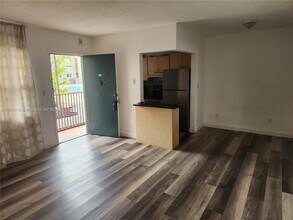 7505 SW 82nd St in Miami, FL - Building Photo - Building Photo