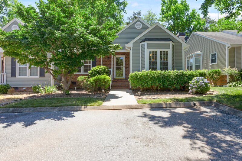 726 Lamboil St in Mauldin, SC - Building Photo