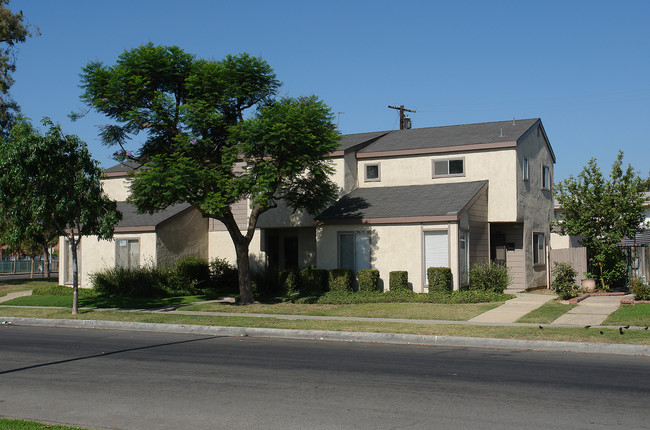 2714 Shelton St in Santa Ana, CA - Foto de edificio - Building Photo