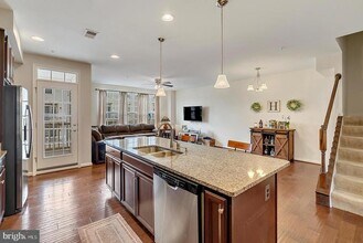 7548 Brunson Cir in Gainesville, VA - Building Photo - Building Photo