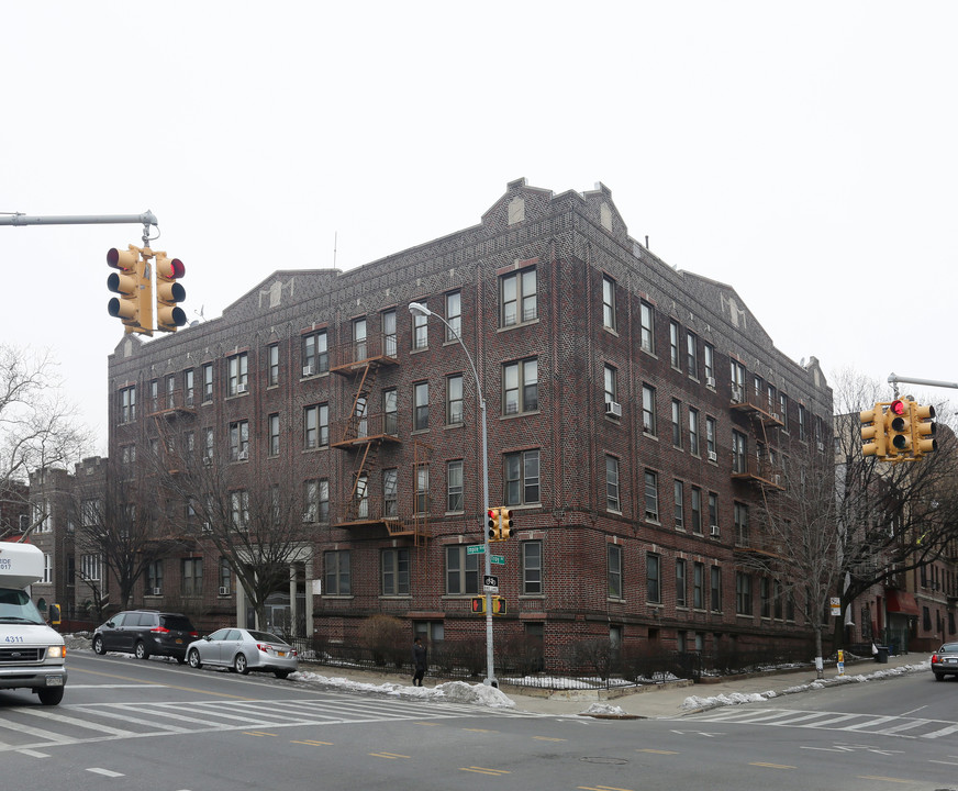 743 Empire Blvd in Brooklyn, NY - Foto de edificio