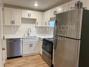 21632 30th Ave S, Unit B in Des Moines, WA - Foto de edificio - Building Photo