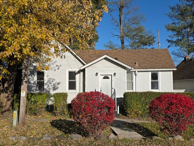 property at 612 S Rochester St