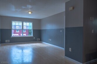 239 N 19th St in East Orange, NJ - Foto de edificio - Building Photo