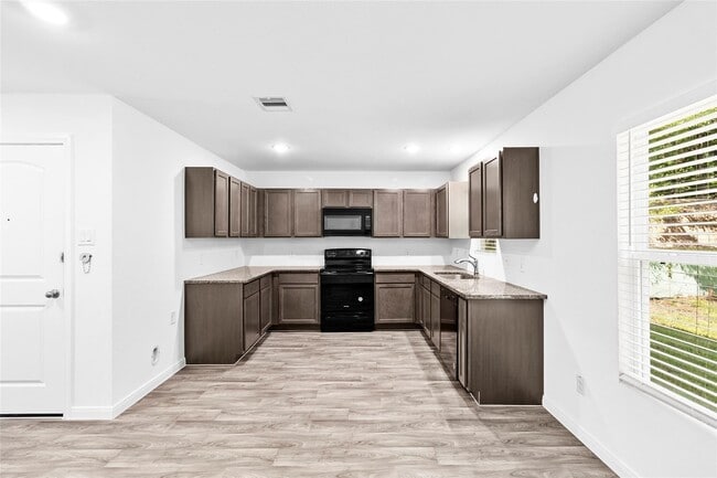 189 Curry St in Livingston, TX - Building Photo - Building Photo